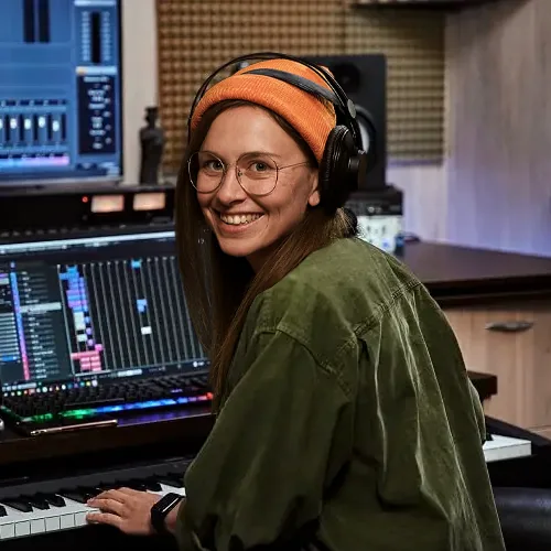 Annika Schaefer 在录音室的肖像