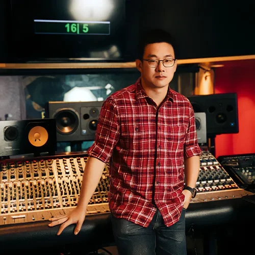 Yongliang Zhang 在录音室的肖像