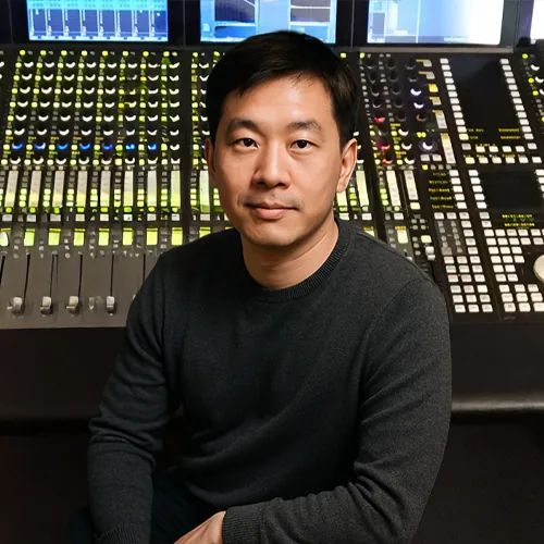 Yian Ma 在录音室的肖像